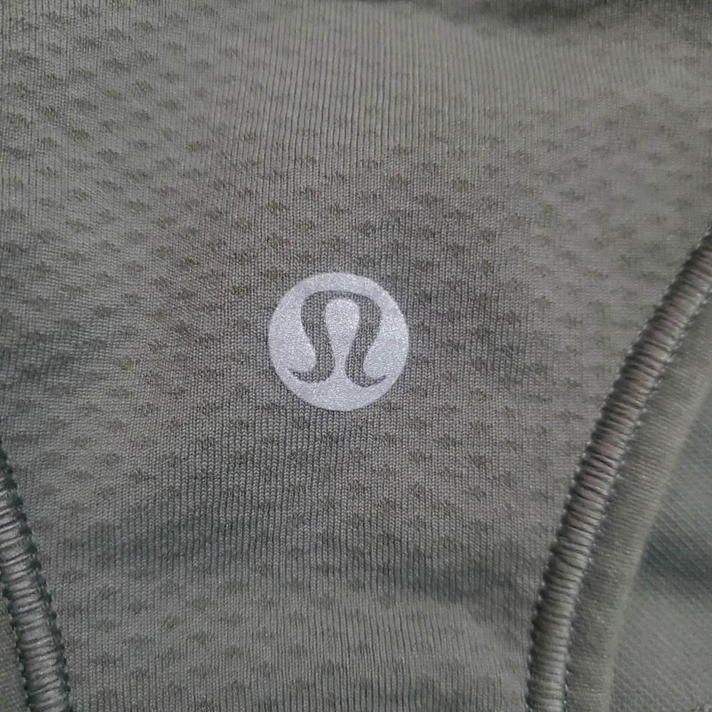 Lululemon Ebb to Train Bra – Size 2 – High-Neck, Med Support Excellent Condition - Picture 7 of 7